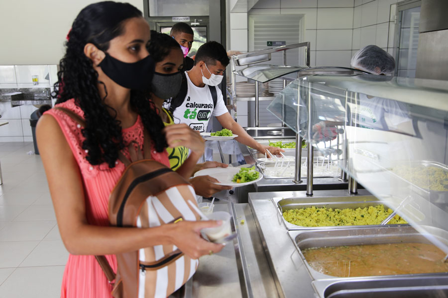 Comida a R$ 1': Estudantes da Unir fazem inauguração 'independente' do  restaurante universitário que esperam há mais de 10 anos, Rondônia